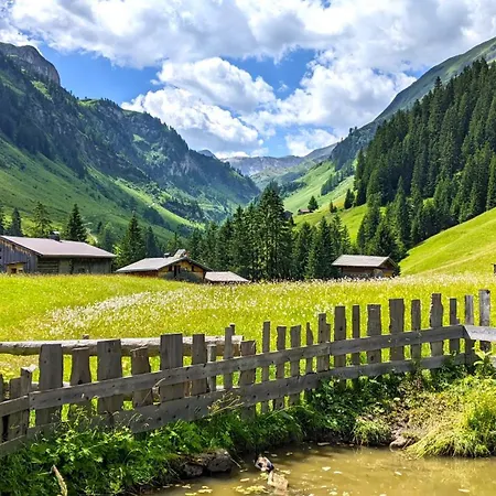 بيت ضيافة Haus Schoenblick 3*