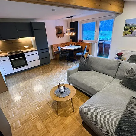 Haus Schoenblick 招待所 3*