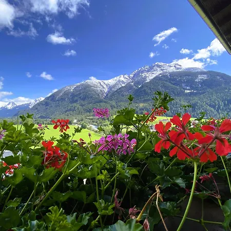 Haus Schoenblick بيت ضيافة 3*